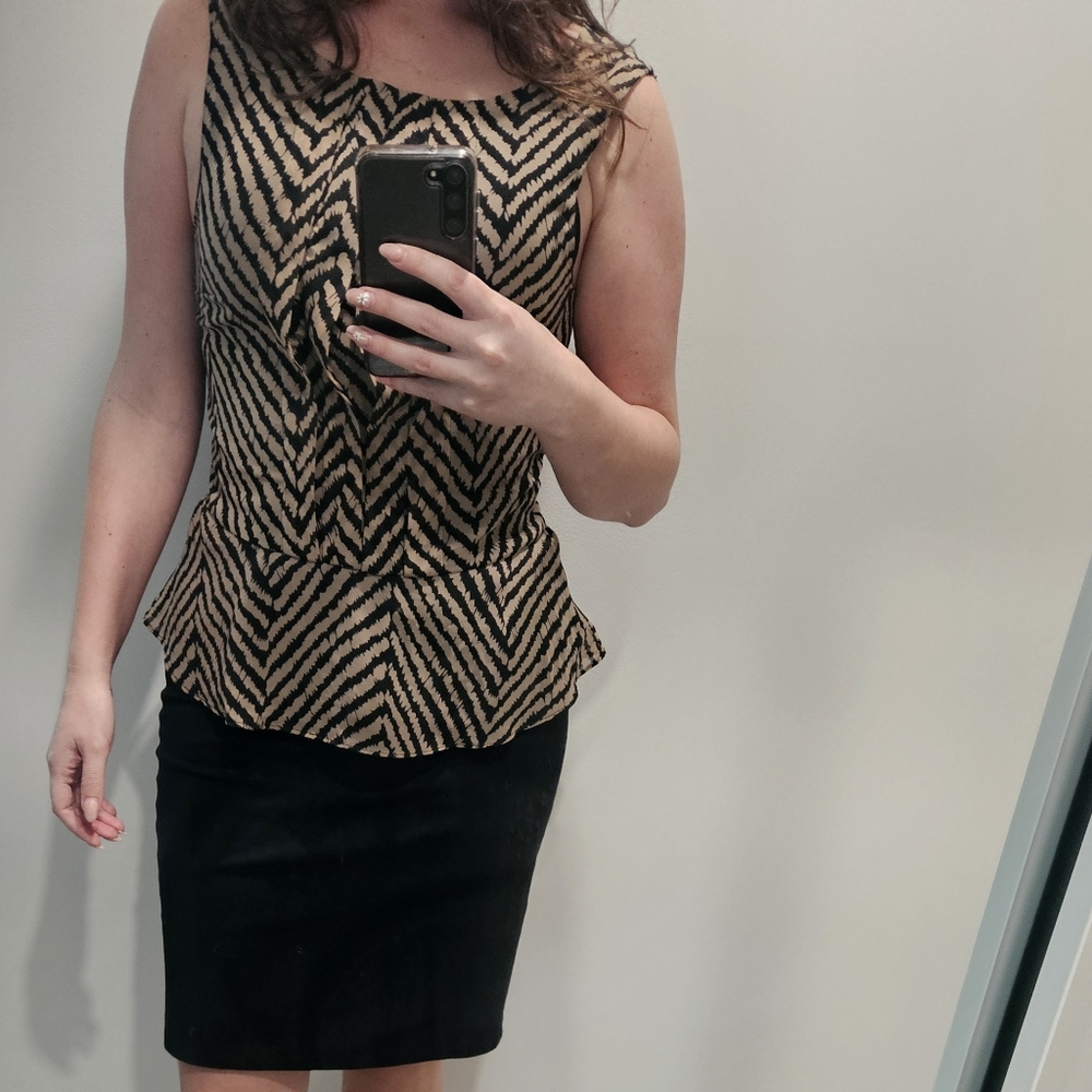 Black and Tan Sleeveless Peplum Graphic Blouse